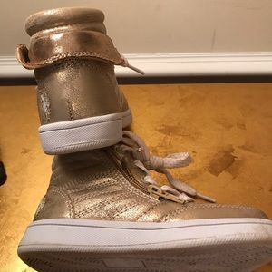 size 8 toddles Us polo association gold sneakers